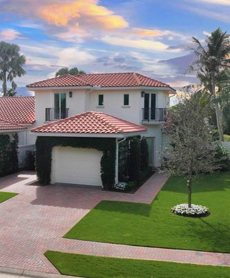 Attached, Exterior, Facade, Spanish Mediterranean
