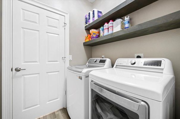 Interior, Washer, Wood Texture Flooring
