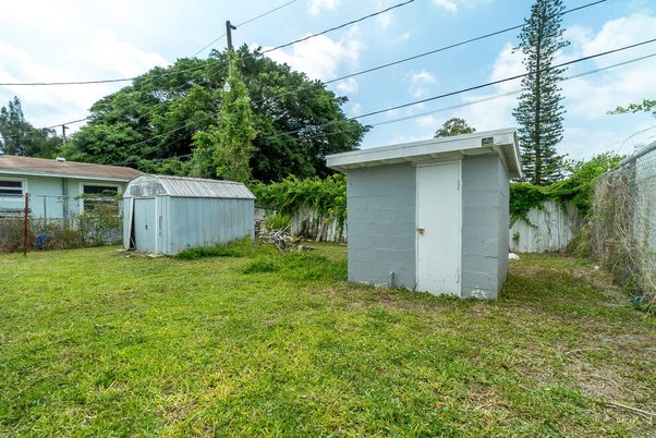 Backyard, Exterior
