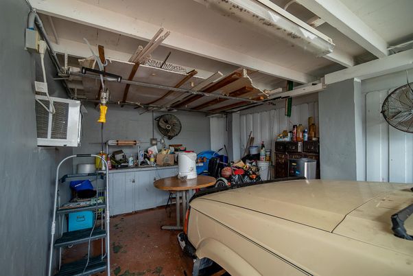 Garage, Interior