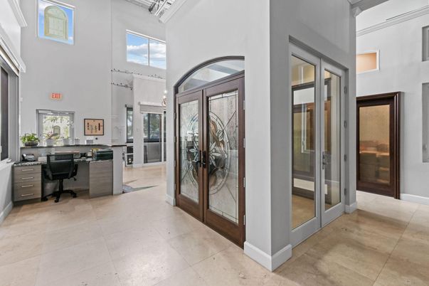 Home Office, Interior
