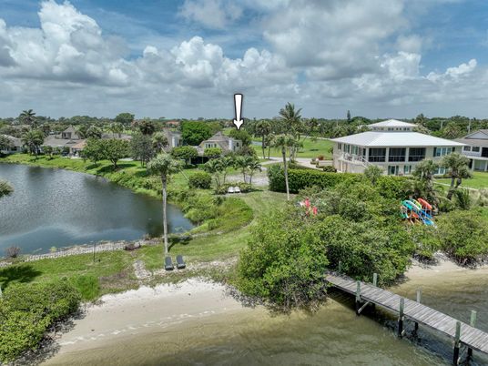 Exterior, Lake