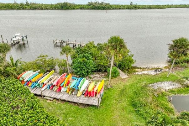 Exterior, Lake