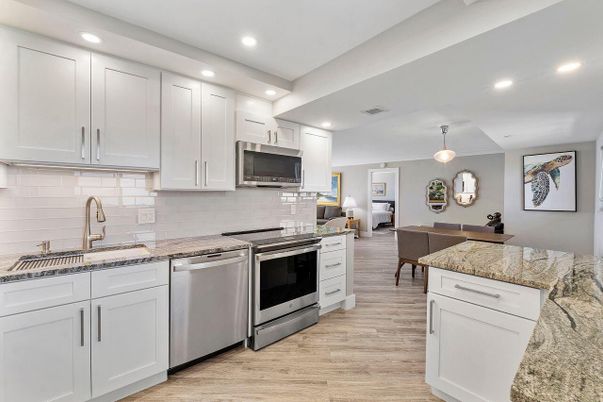 Dining room, Interior, Kitchen, Pendant Lights, Recessed Lighting, Stainless Steel Appliances, Wood Texture Flooring