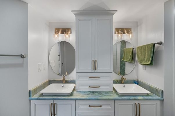 Bathroom, Dual Sink Vanities, Interior
