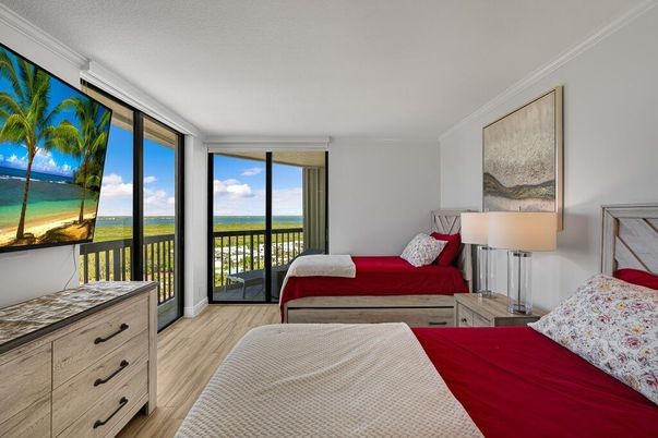 Bedroom, Interior, Water, Wood Texture Flooring