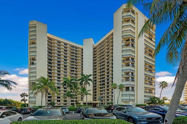 Exterior, Facade, Condo Building