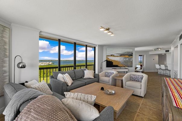 Dining room, Interior, Living room, Water