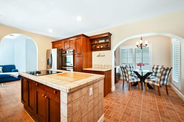 Chandelier, Dining room, Interior, Kitchen, Recessed Lighting, Tile Countertops