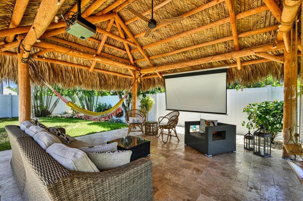 Exterior, Wooden Beams