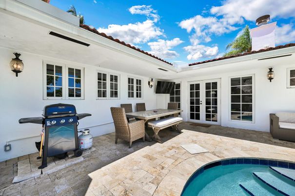 Exterior, Pool