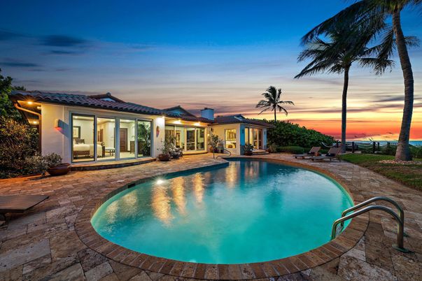 Exterior, Pool