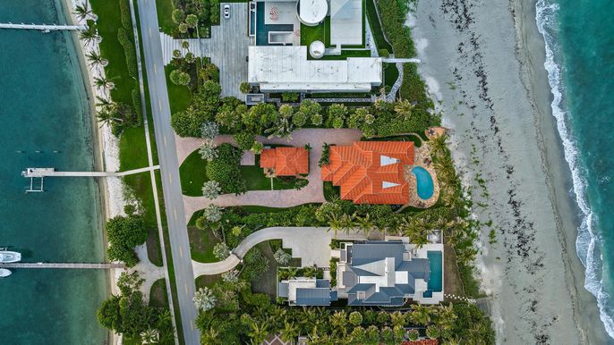 Exterior, Drone