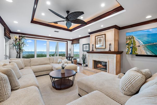 Fireplace, Interior, Living room, Recessed Lighting