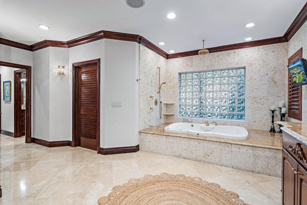 Bathroom, Interior, Recessed Lighting