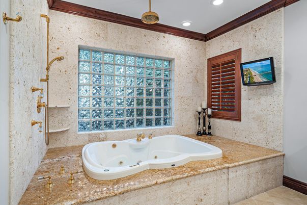 Bathroom, Interior, Recessed Lighting