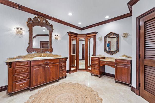 Bathroom, Dual Sink Vanities, Interior, Recessed Lighting