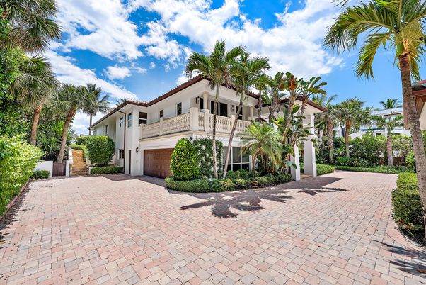 Attached, Exterior, Facade, Spanish Mediterranean