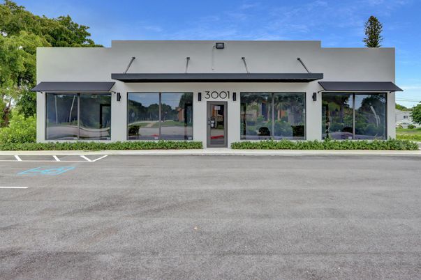 Exterior, Facade, Modern