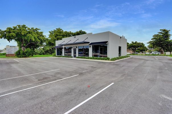 Exterior, Facade, Solar Panels, Modern