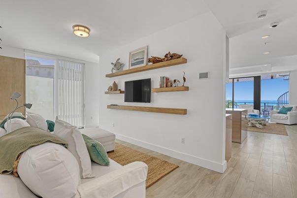 Interior, Living room, Recessed Lighting, Water, Wood Texture Flooring
