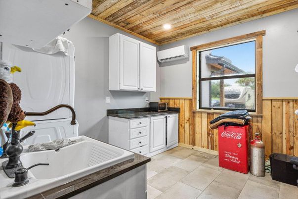Bathroom, Interior, Recessed Lighting, Wooden Ceilings, Wooden Walls