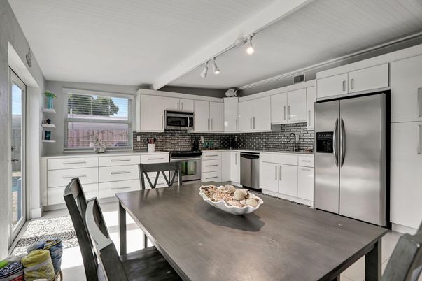 Dining room, Interior, Kitchen, Stainless Steel Appliances