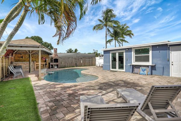 Exterior, Pool