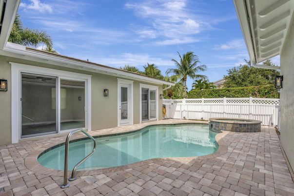 Exterior, Pool