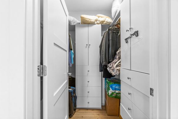 Interior, Walk-in Closets, Wood Texture Flooring
