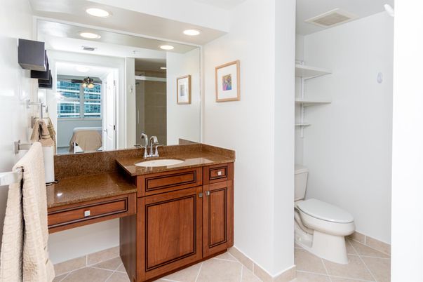 Bathroom, Interior, Recessed Lighting