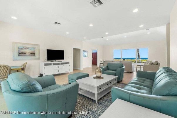 Interior, Living room, Recessed Lighting, Water