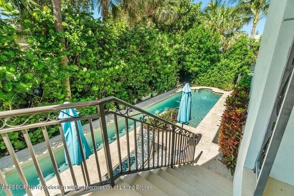 Exterior, Pool, Other