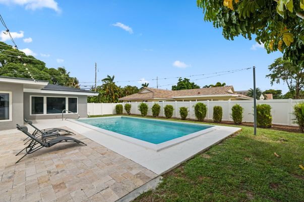 Exterior, Pool