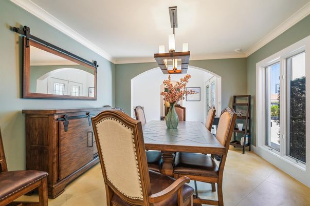 Dining room, Interior