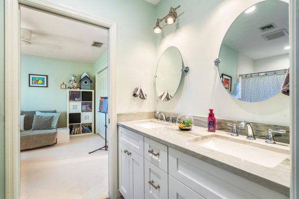 Bathroom, Dual Sink Vanities, Interior, Recessed Lighting