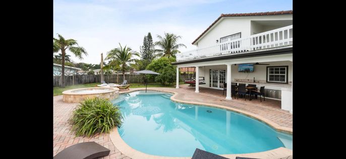 Exterior, Pool