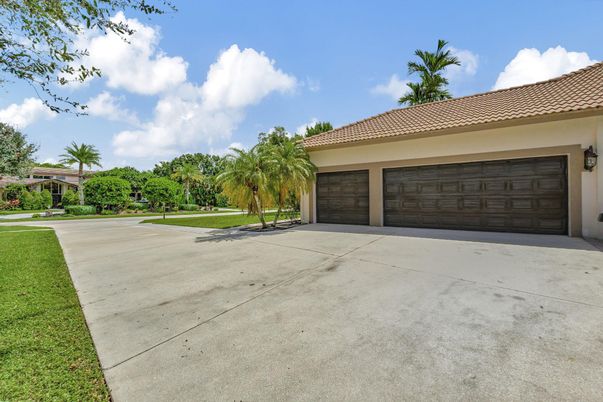 Detached Garage, Exterior