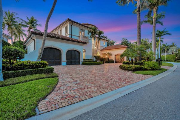 Attached, Exterior, Facade, Mediterranean