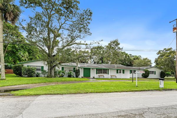 Backyard, Exterior, Facade, Ranch