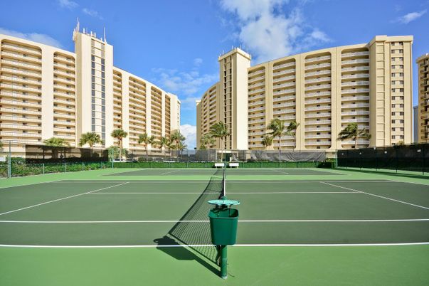 Exterior, Tennis Courts