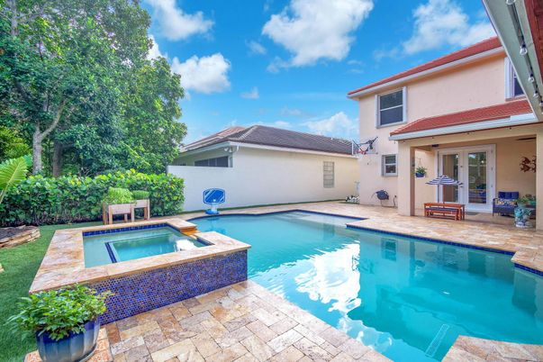 Exterior, Pool