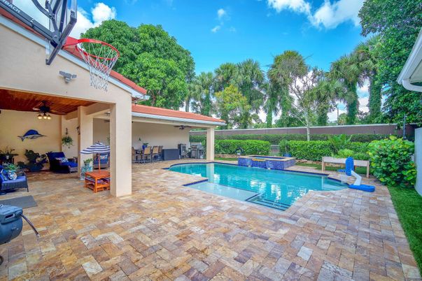 Exterior, Pool