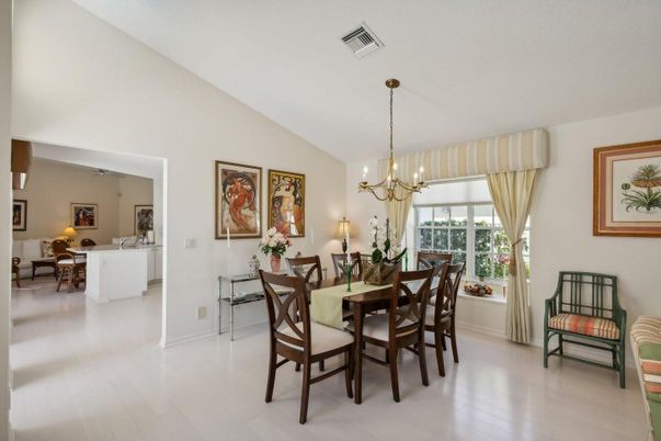 Chandelier, Dining room, Interior, Living room, Pendant Lights, Wood Texture Flooring