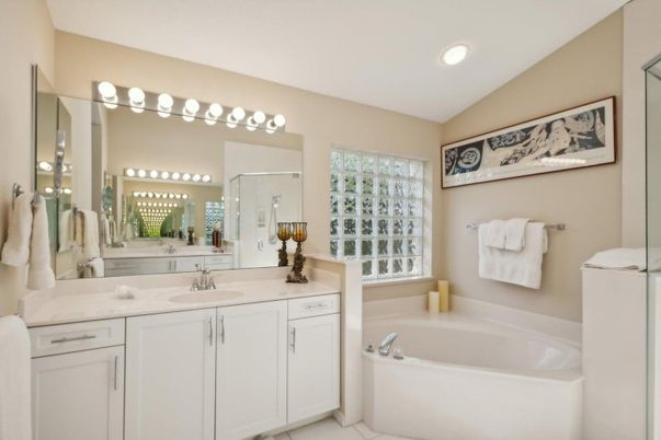 Bathroom, Dual Sink Vanities, Interior, Recessed Lighting