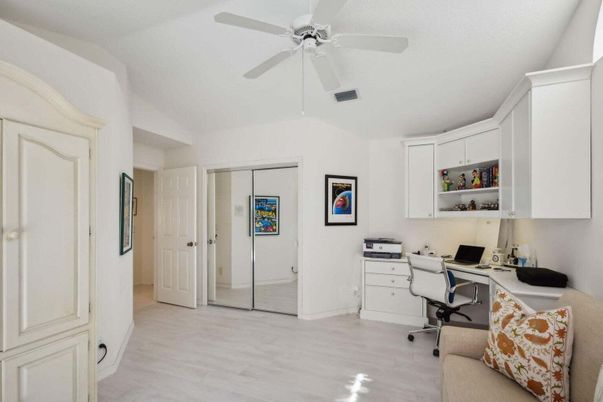 Home Office, Interior