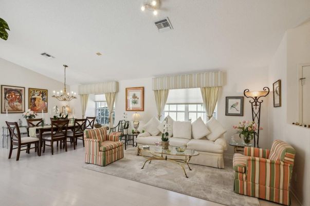 Chandelier, Dining room, Interior, Living room