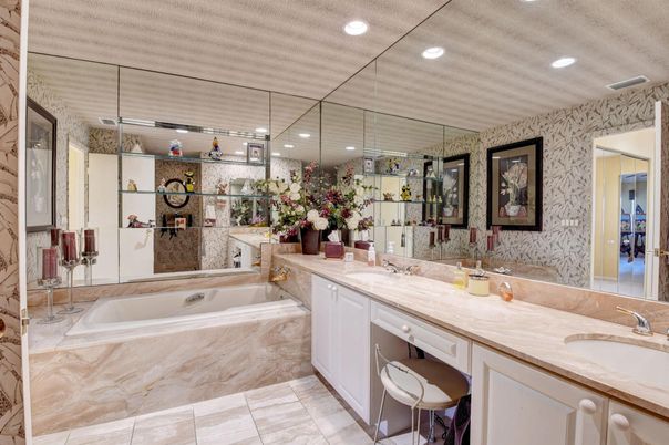 Bathroom, Dual Sink Vanities, Interior, Recessed Lighting