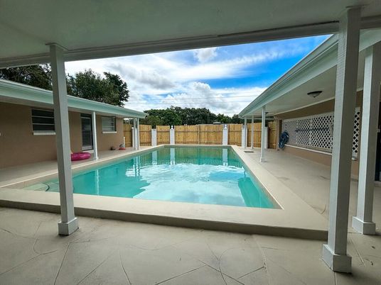 Exterior, Pool