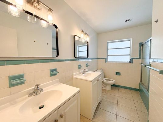Bathroom, Dual Sink Vanities, Interior